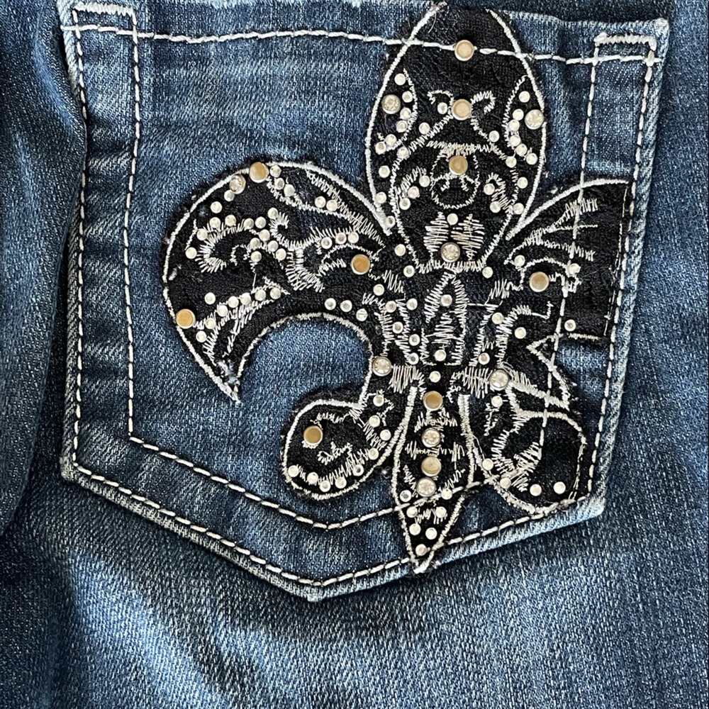 Miss me jeans JP5005–6R boot cut fleur-de-lis size 27/inseam 31.5.